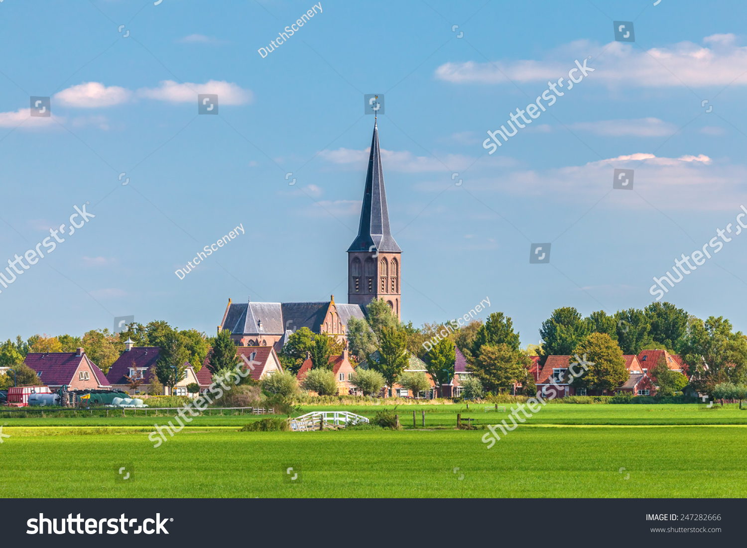 荷兰小山村与教会在弗里斯兰省的省-建筑物\/地
