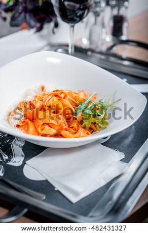 mixed salad with tuna and tomatoes